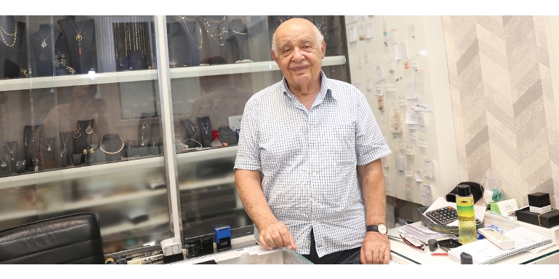 Pakyüz ailesi, 4 kuşaktır kuyumculuk yapıyor