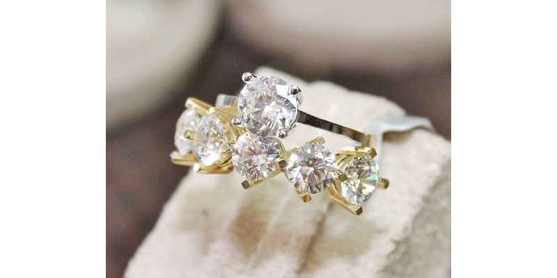 Besay’dan Sevgililer Günü’ne özel tektaş modelleri