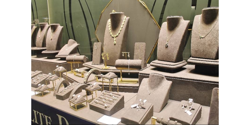 Sarı altınlı mücevherler geliyor